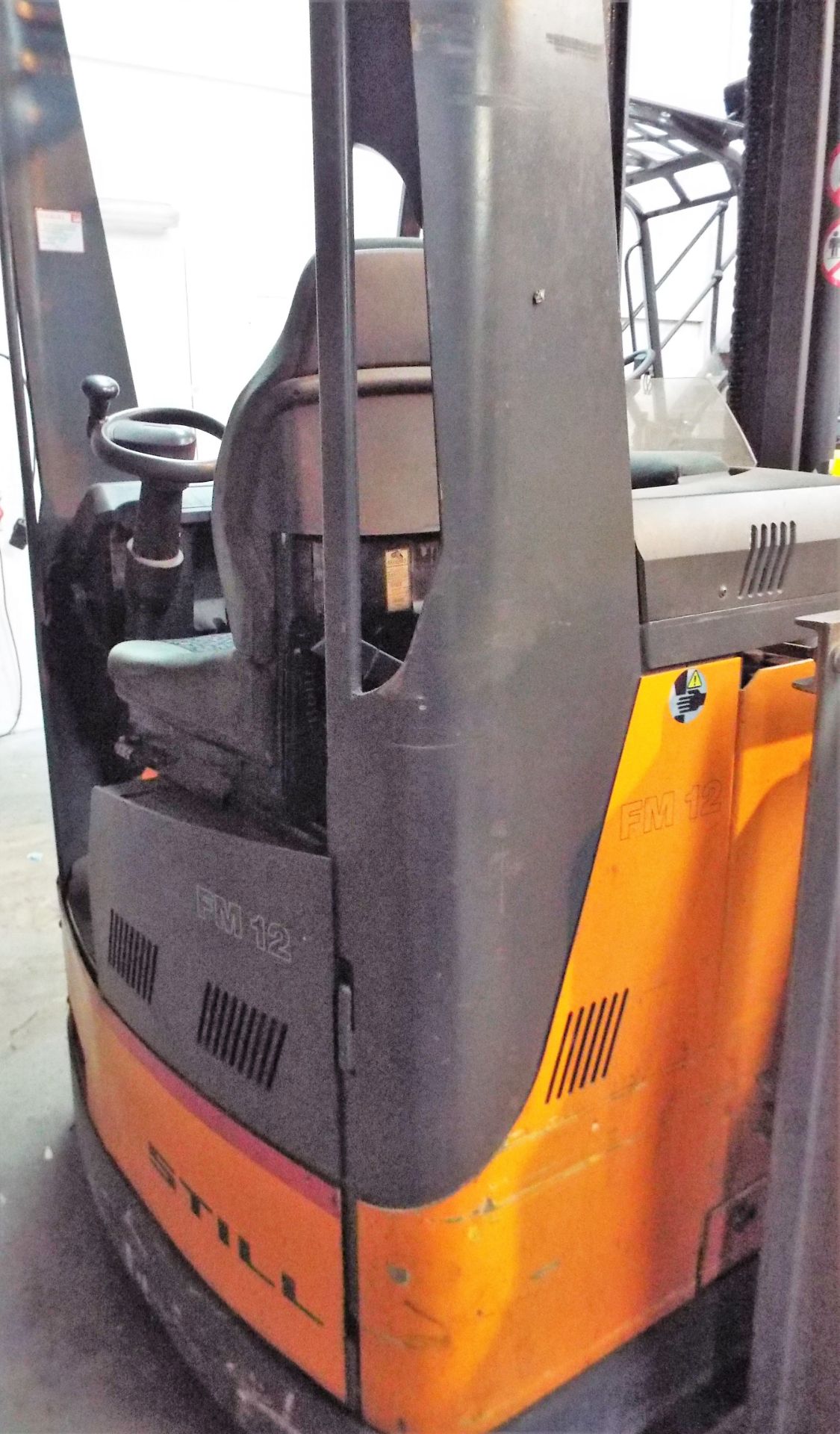 STILL FM12 REACH TRUCK & CHARGER. - Image 4 of 7