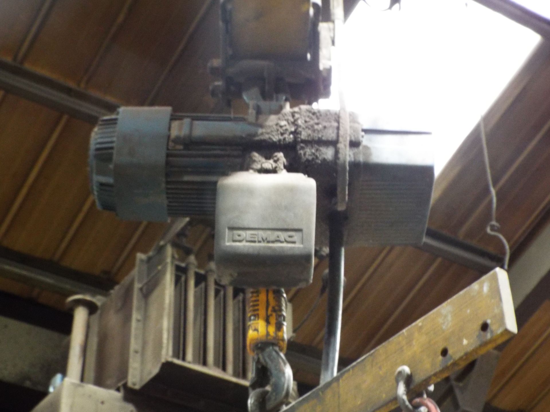 Floor Mounted Swing Jib cw Demag 500Kg Pendant Controlled Hoist. - Image 3 of 3