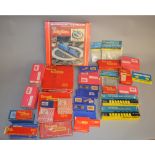 OO Gauge, A good quantity of boxed / bagged items by Hornby Dublo, Graham Farish etc including; R414