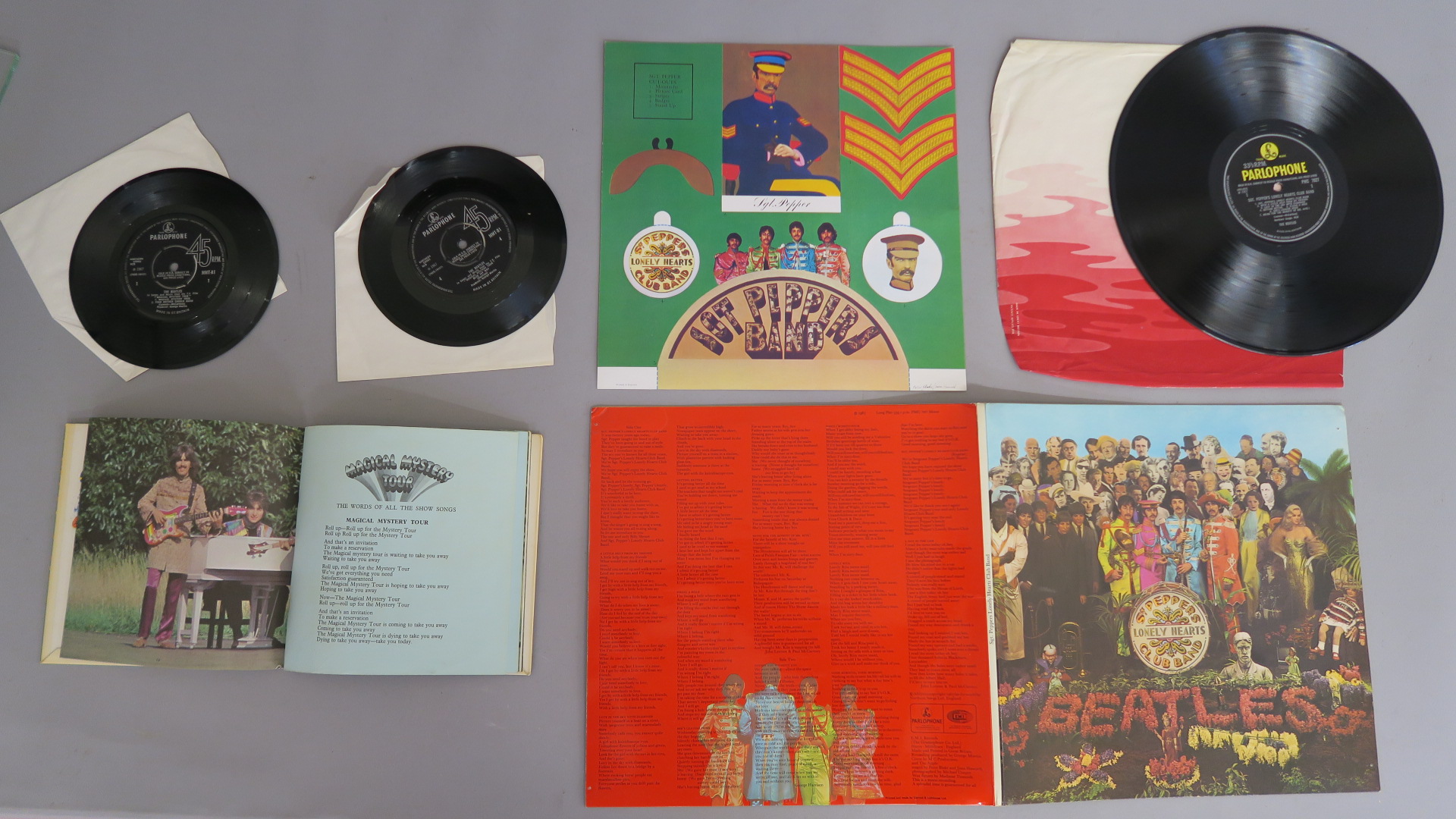 Beatles Sgt Peppers Lonely Hearts Club Band PMC 7027 Mono LP record with inner and insert, very good