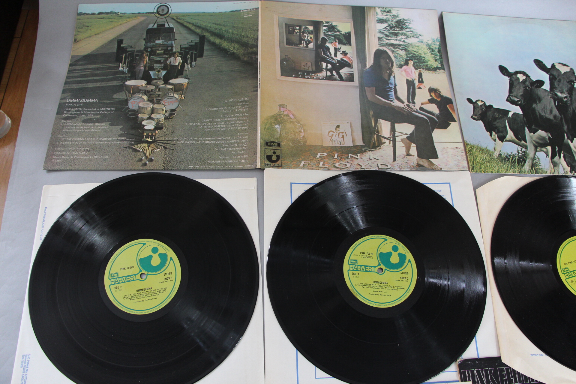 Pink Floyd LP collection including Ummagumma 1969 Harvest SHDW 1/2 with gatefold laminated cover, - Image 2 of 3