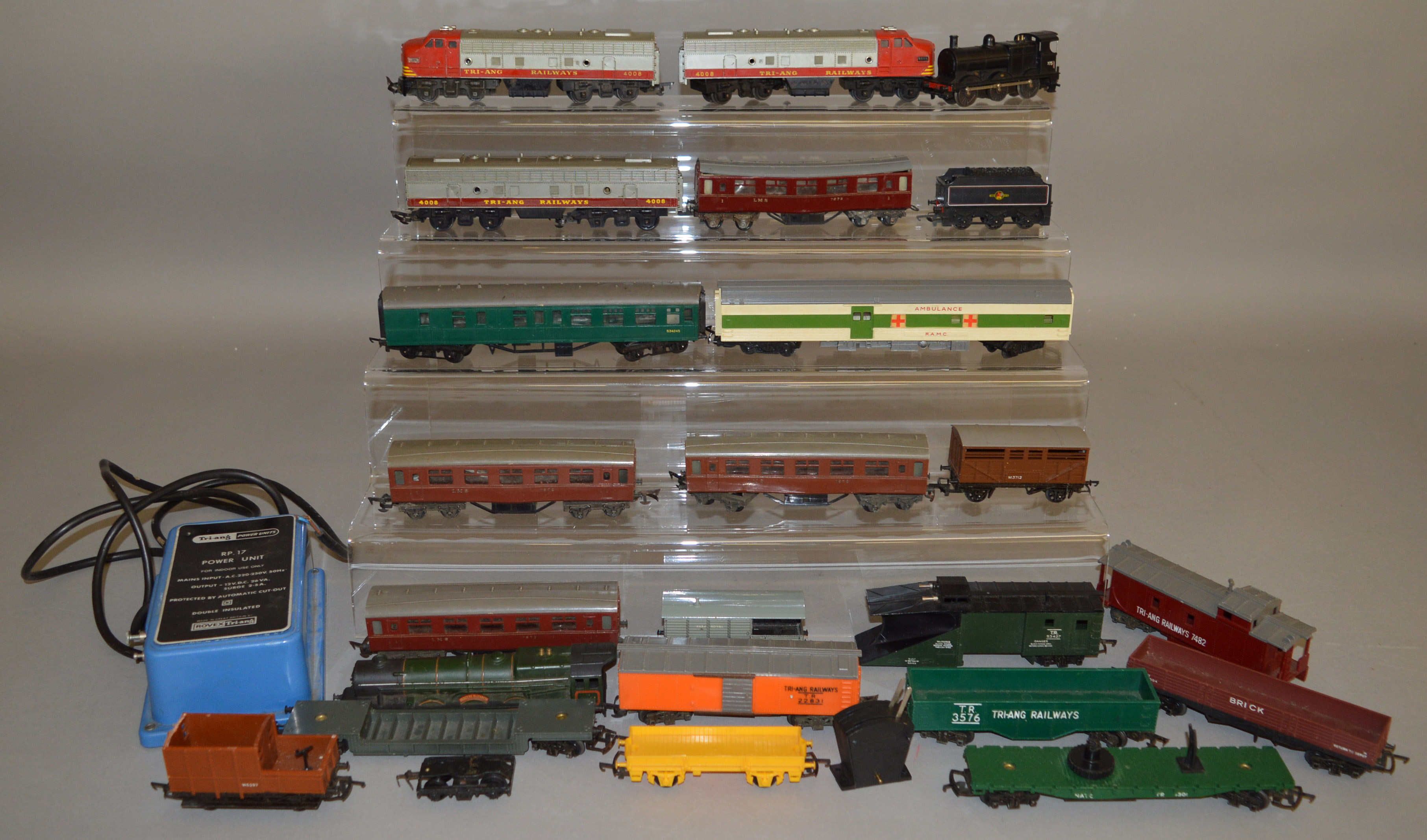 OO Gauge. A group of unboxed Tri-ang model railway items including a Transcontinental R.55 F7 Diesel