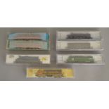 N Gauge. EX SHOP STOCK. A boxed Life-Like #7447 FA/FB1 Lehigh Valley twin Locomotive set '530'