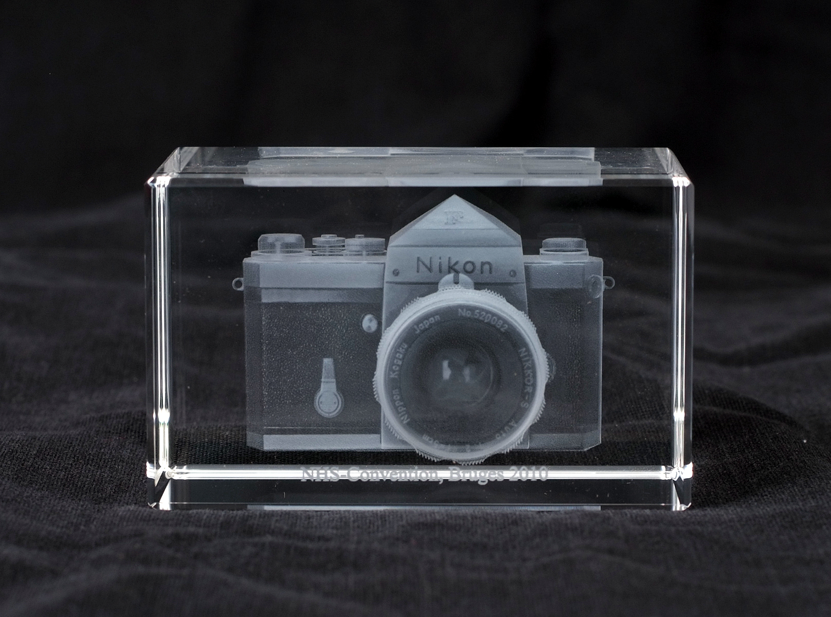 Small Perspex Paperweight Featuring a Nikon F. - Image 2 of 2