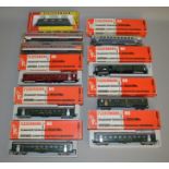 HO gauge: Fleischmann 4340 locomotive together with 9 rolling stock items. All boxed. (9)