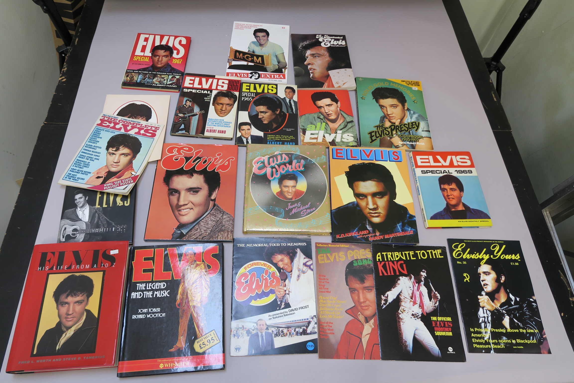 Elvis Presley LPs x 12, including Flaming Star & Summer Kisses RD 7723, Elvis Christmas Album RD - Image 4 of 5