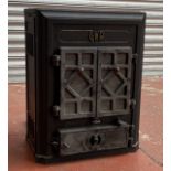 An impressive GWR Great Western Railways wood-burning stove "Courtier No.5 A". Hinge pin missing