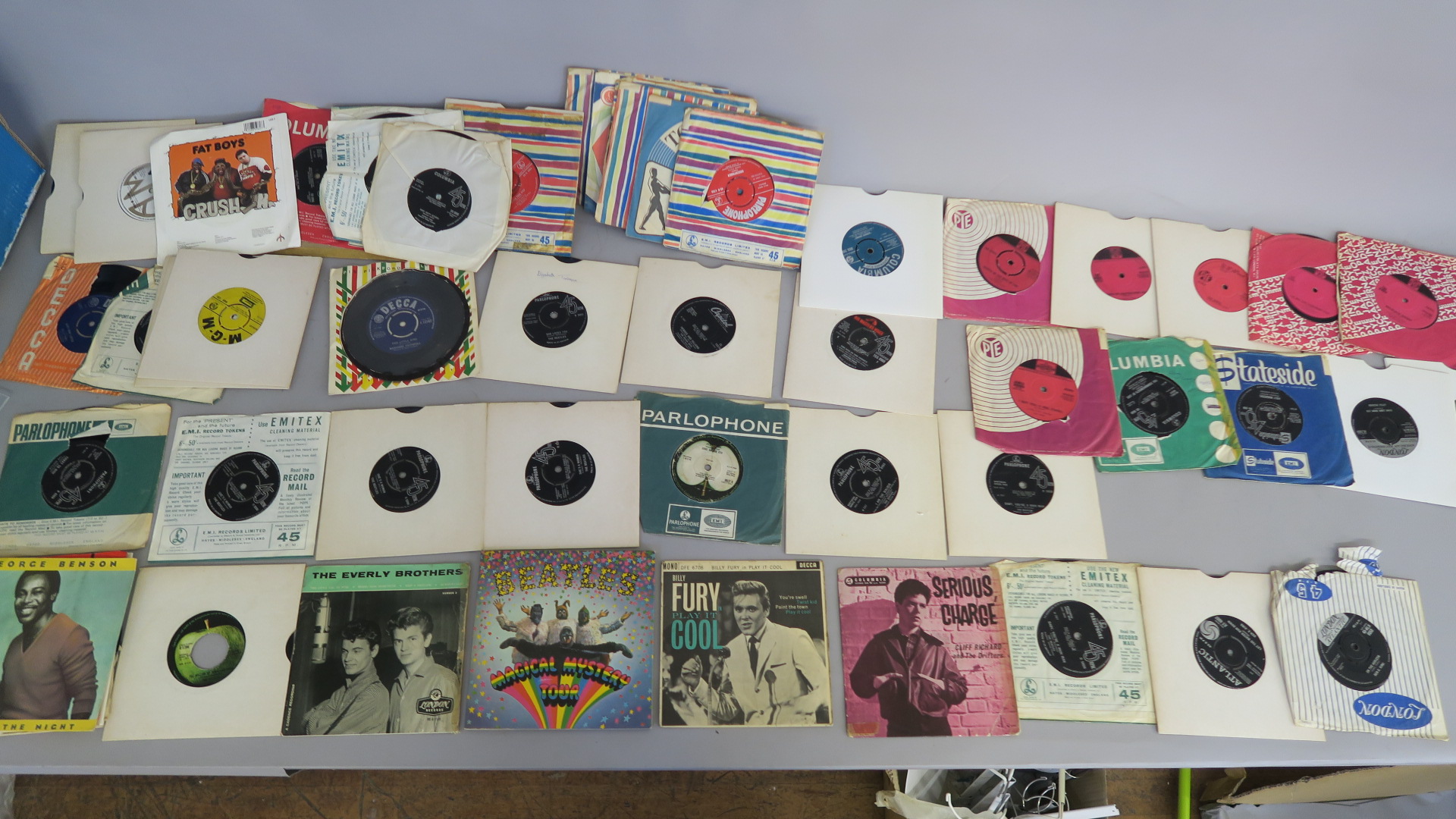 4 boxes of 7 inch singles and 1 box of LPs - good lot with many singles in their original sleeves - Image 2 of 4