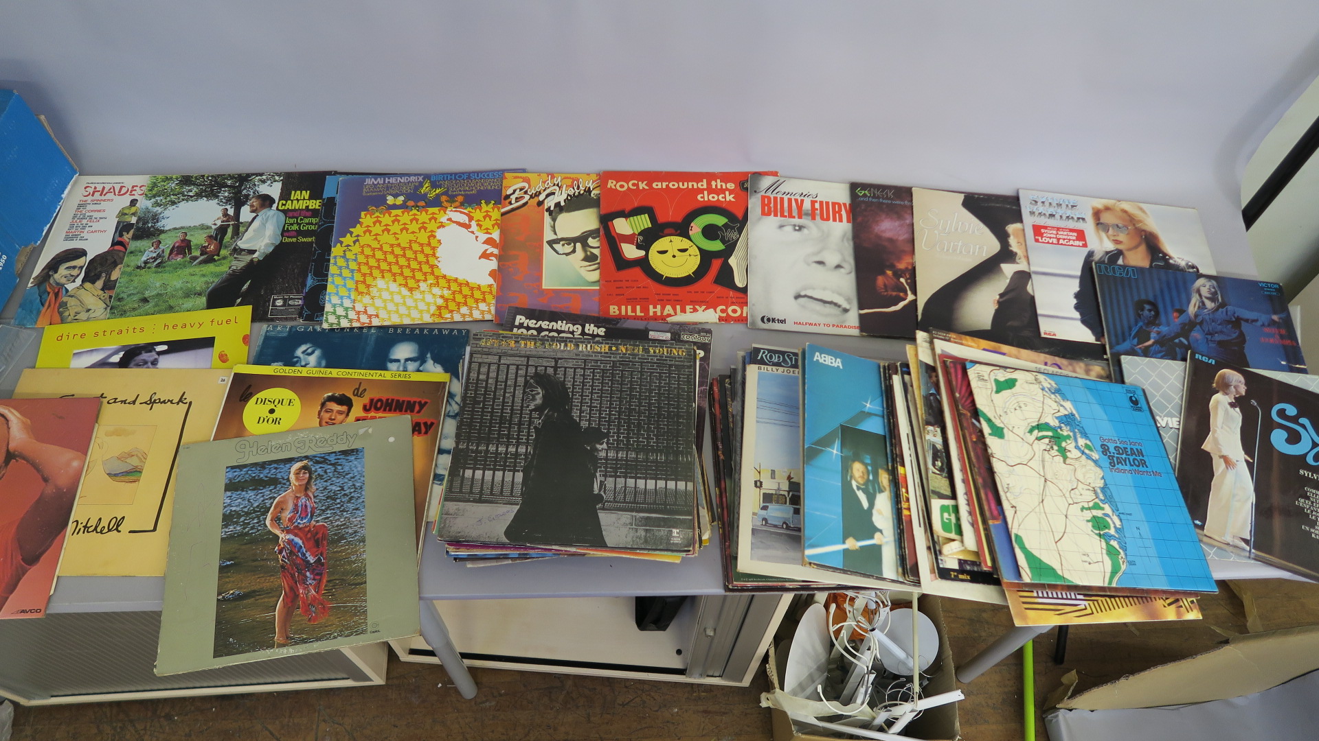 4 boxes of 7 inch singles and 1 box of LPs - good lot with many singles in their original sleeves - Image 4 of 4