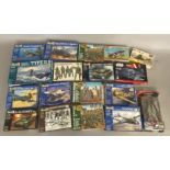 EX DEALER STOCK: 18x Revell model kits and figure sets. All appear complete and unassembled but