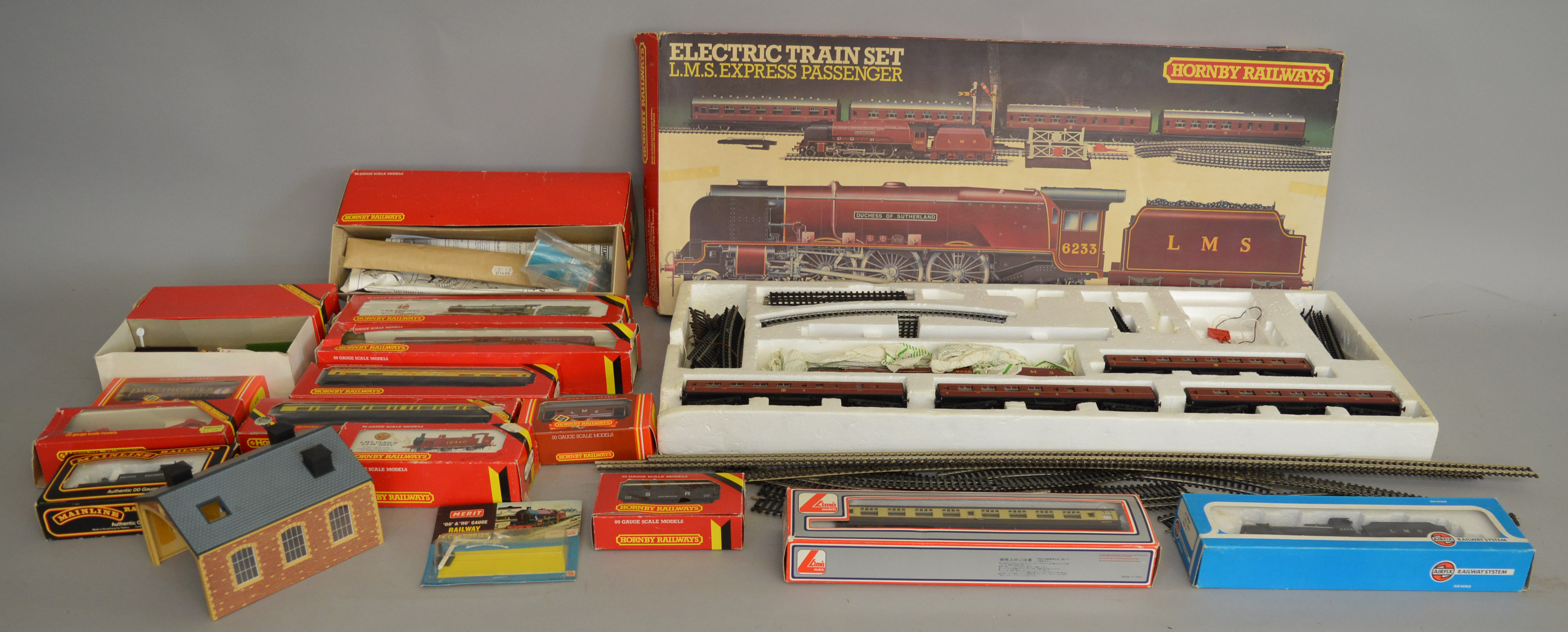 OO gauge: mixed lot of model railway items including a Hornby LMS Express Passenger Set.