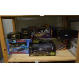 Excellent collection of Batman related models and kits including DC Comics, Hotwheels etc. (8)