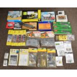 A quantity of railway model kits including Airfix, Scalecraft, Pola, Peco etc. All boxed/bagged.