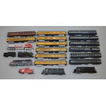 HO Gauge. 5x unboxed Bachmann locomotivs together with 15x coaches (20)