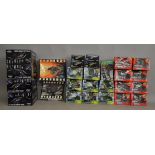 27x Assorted Alien and Starship Trooper TV related items including model kits and diecast models,