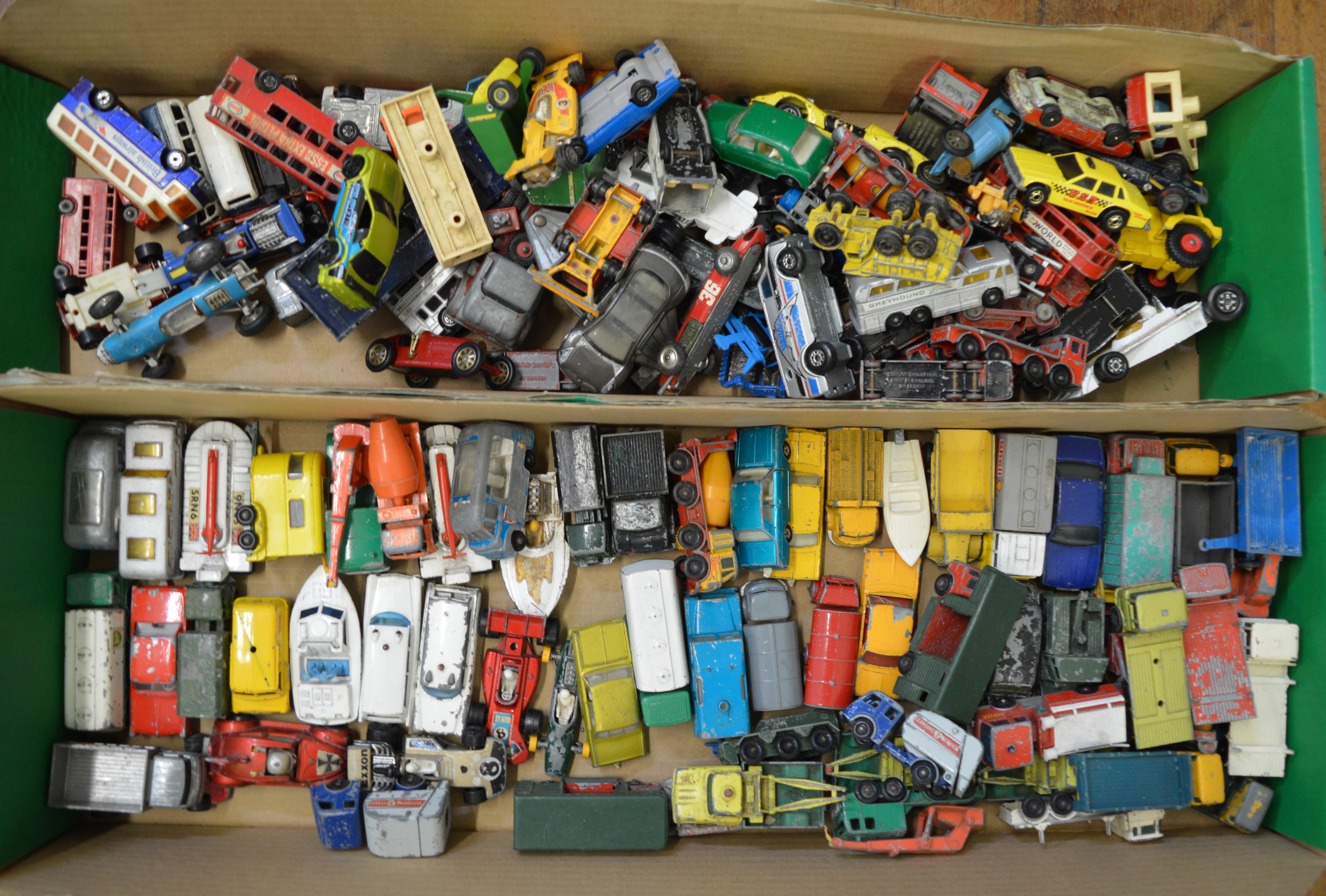 A large quantity of vintage unboxed diecast models including Matchbox, Corgi and Dinky examples. - Image 3 of 4