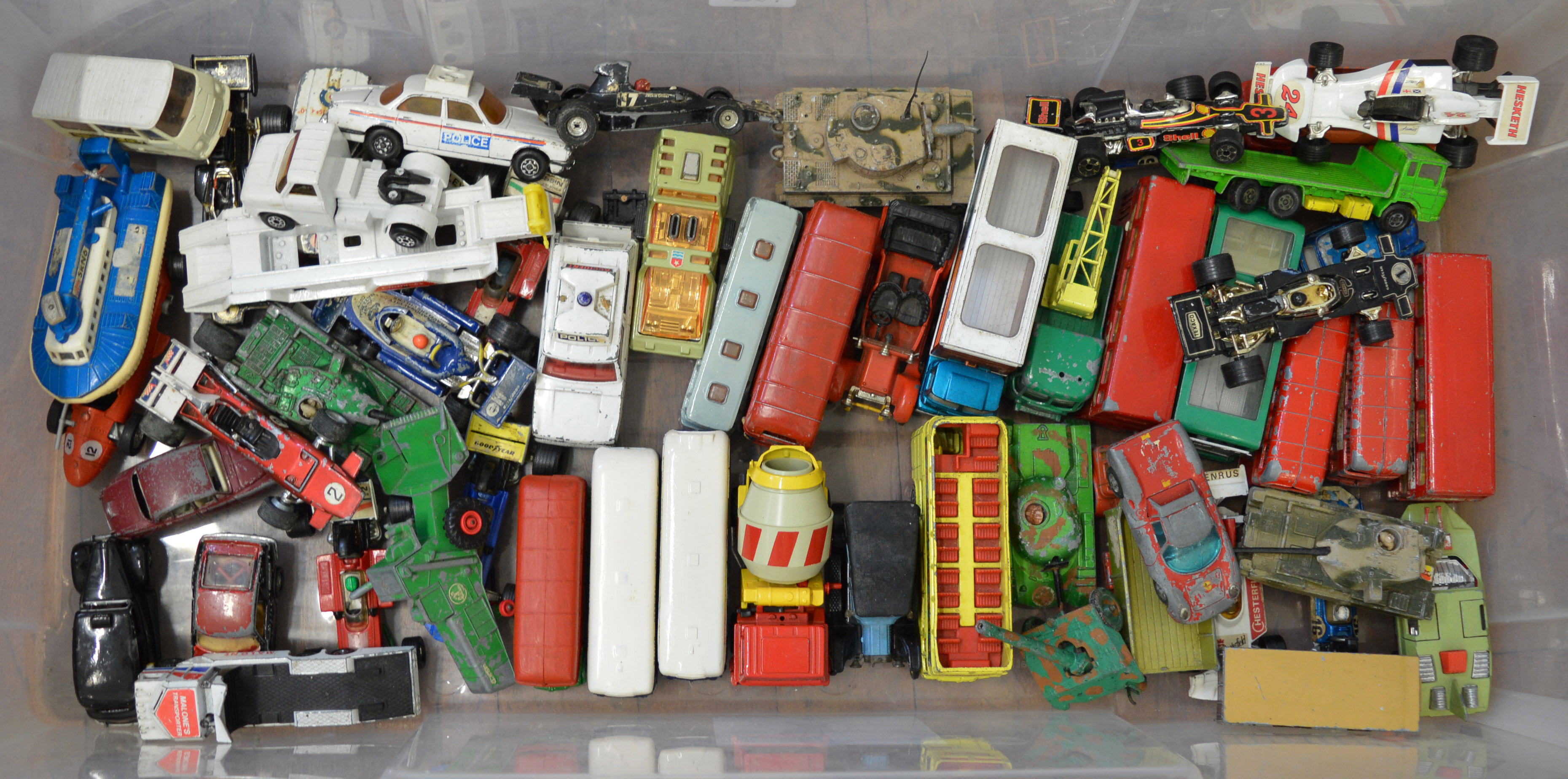 A large quantity of vintage unboxed diecast models including Matchbox, Corgi and Dinky examples. - Image 4 of 4