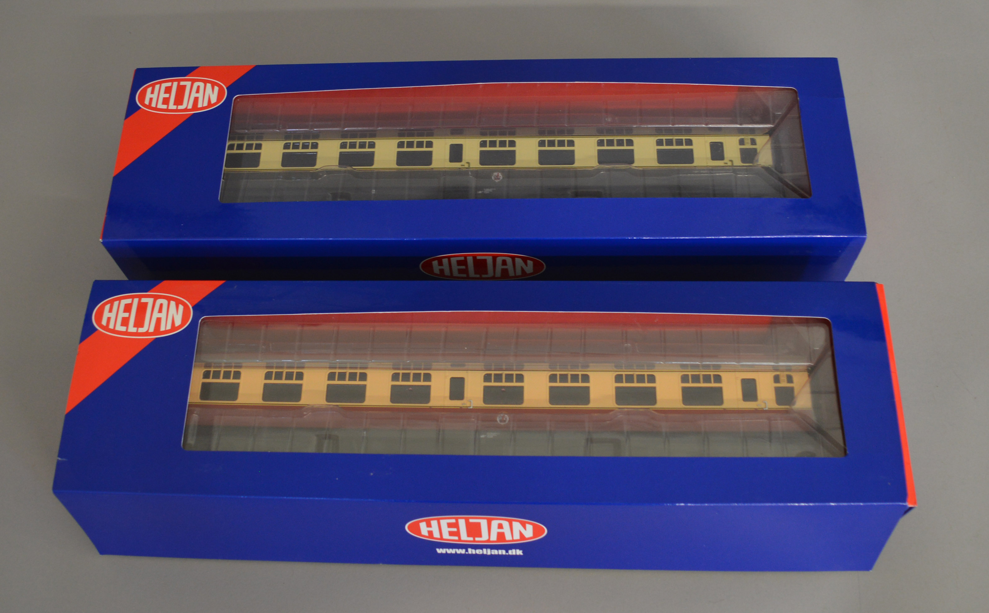 O Gauge. 2x Heljan Coaches: #4913 and #4910, both boxed.