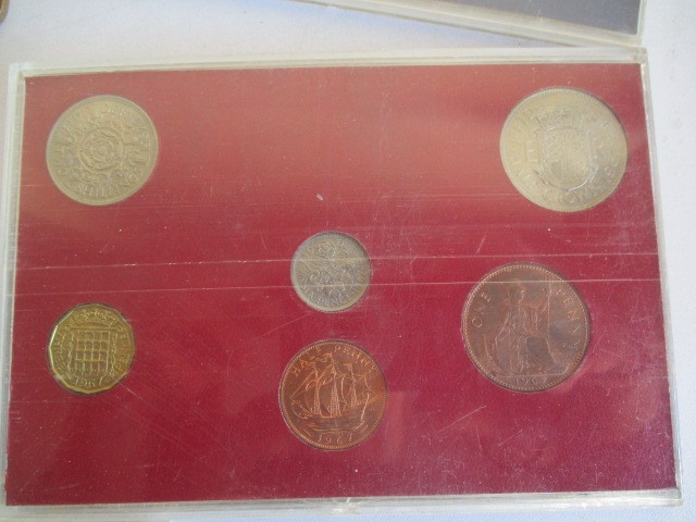 A collection of various world coins - Image 7 of 10