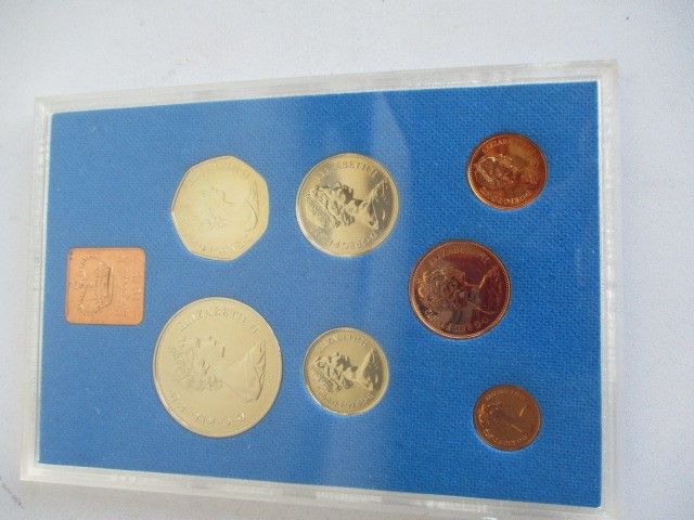A collection of various world coins - Image 8 of 10