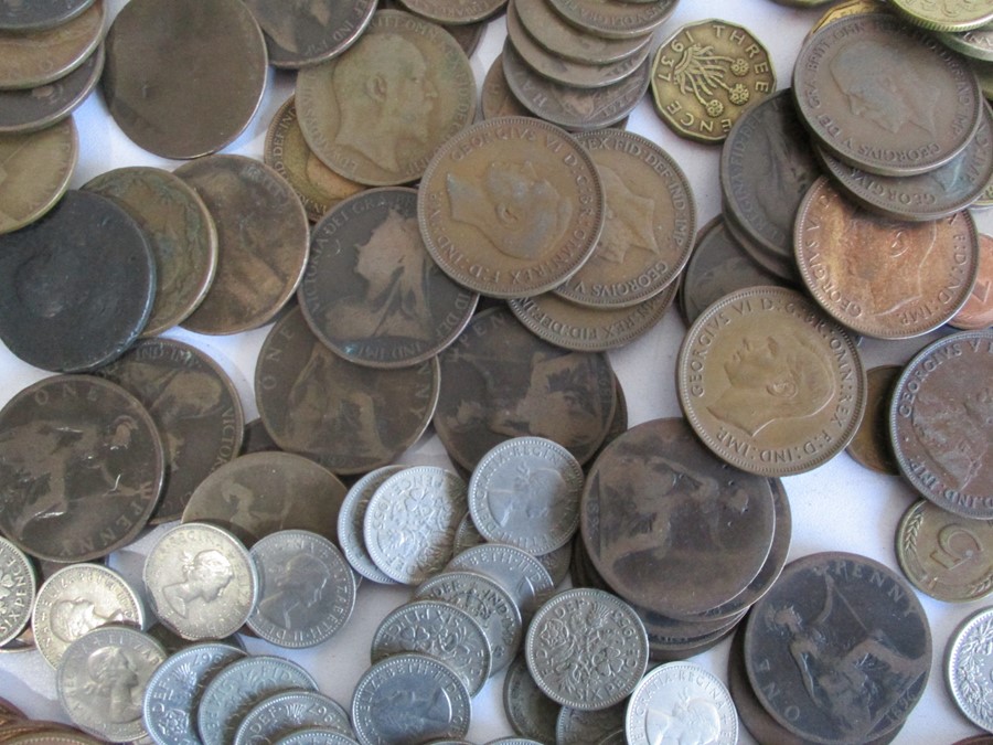 A collection of various coins - Image 9 of 10