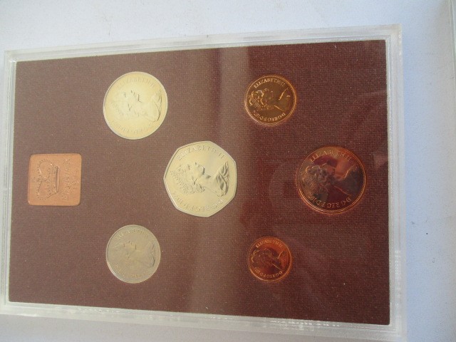 A collection of various world coins - Image 10 of 10