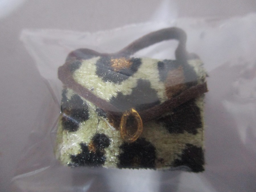 A collection of miniature dolls house ladies handbags - Image 2 of 7