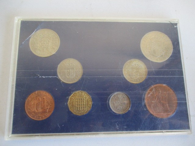 A collection of various world coins - Image 9 of 10