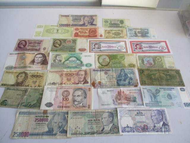 A collection of various world bank notes - Image 3 of 8