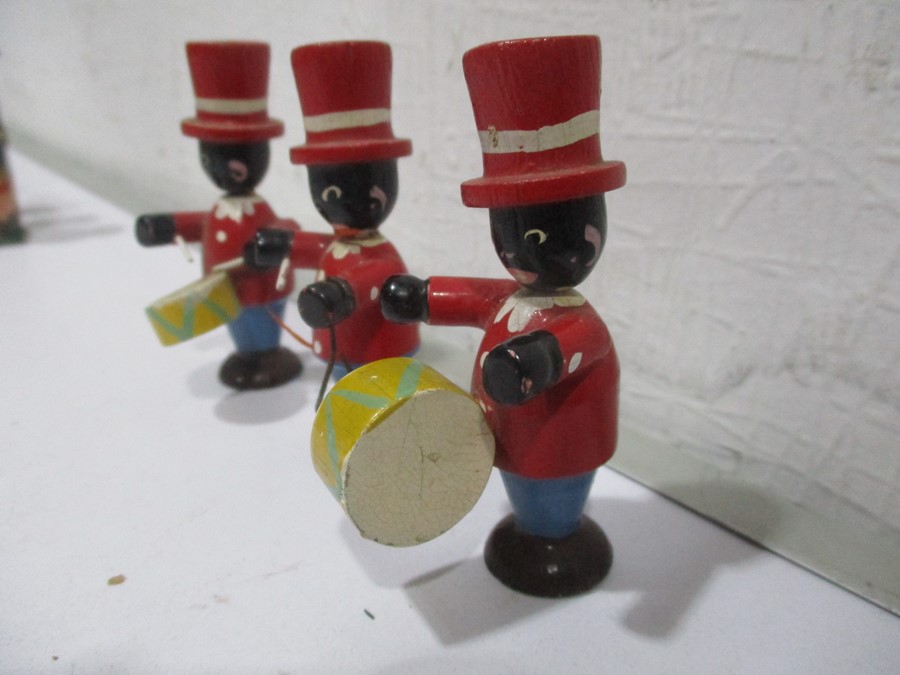Two sets of wooden bandsmen along with wooden guardsmen - Image 6 of 9