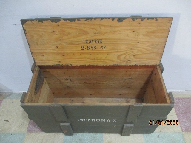 A vintage military crate - Image 5 of 7