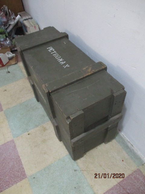 A vintage military crate - Image 2 of 7