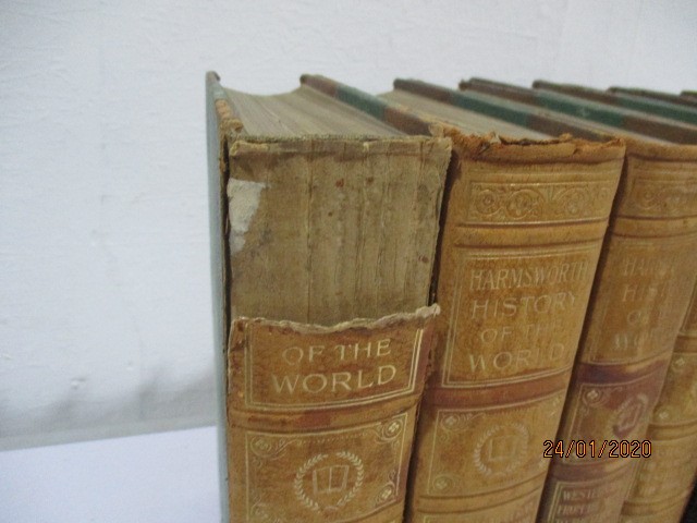 Eight volumes of Harmsworth History Of The World - Image 2 of 4