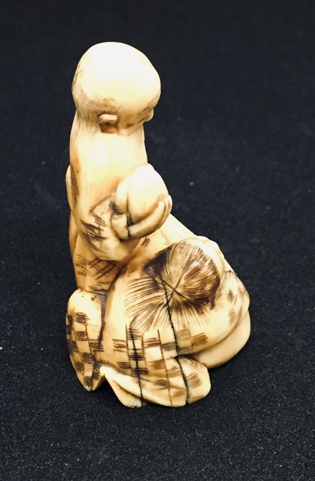 A 19th century carved Netsuke style figure of a bearded old man carrying a sack with a boy - Image 5 of 5