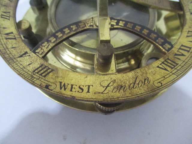 A brass sun dial and compass in wooden box - Image 7 of 9