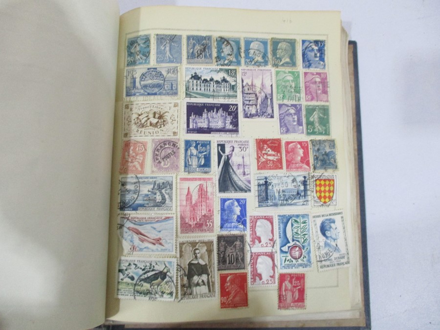 A collection of worldwide stamps along with loose stamps - Image 26 of 94