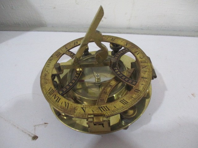 A brass sun dial and compass in wooden box - Image 3 of 9