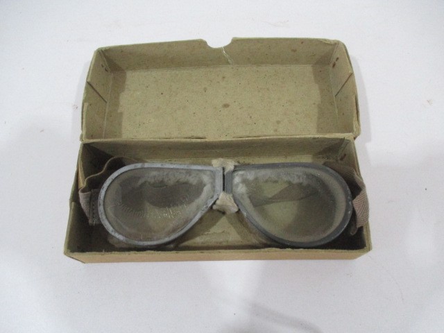 A pair of vintage motoring goggles - Image 5 of 5