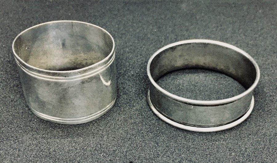 Four hallmarked silver serviette rings - Image 2 of 3