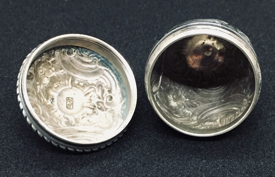 A silver nutmeg holder by David Field, circa 1740 with rococo decoration - Image 4 of 5