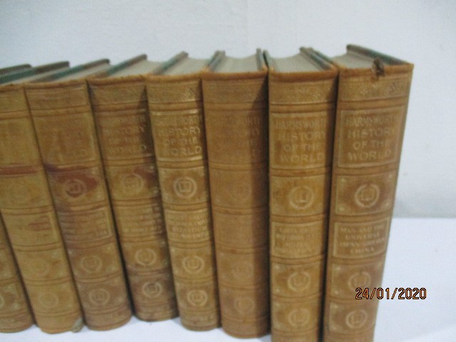 Eight volumes of Harmsworth History Of The World - Image 3 of 4