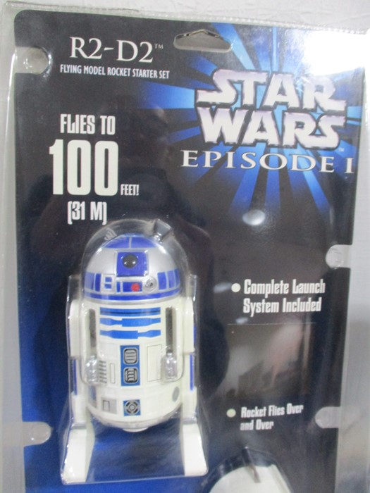 Two new in packet Star Wars Episode 1 R2-D2 Flying action models by Estes - Image 2 of 5