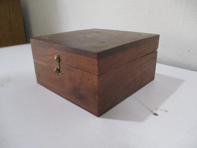 A brass sun dial and compass in wooden box - Image 9 of 9