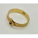 An 18ct gold buckle ring (size T1/2) weight 3.6g