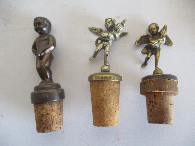 A collection of various novelty bottle stoppers - Image 2 of 4