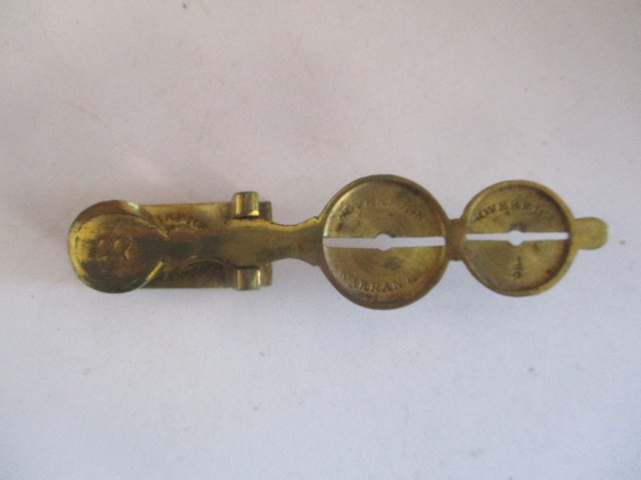 A brass sovereign scale - Image 2 of 3