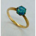 A 15ct gold opal ring, size N 1/2