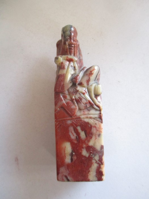 A soapstone carving of a Deity, hardstone egg and two scent bottles - Image 2 of 14