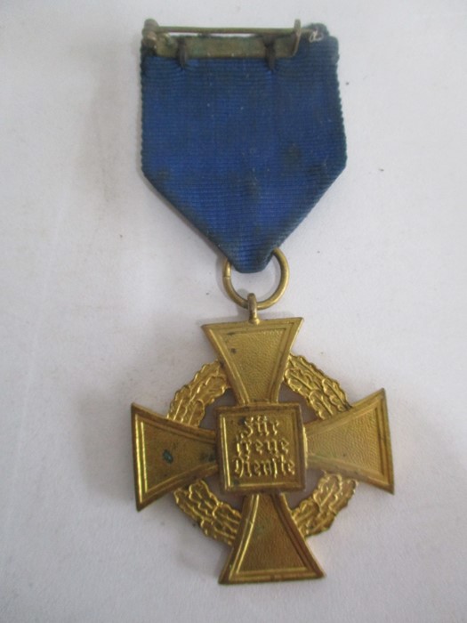 A WWI Iron Cross ( 1914), a German 40 year service medal, West Wall medal and a Brunswick war - Image 5 of 9