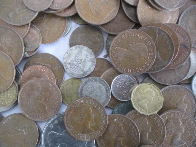 A collection of various coins - Image 4 of 7